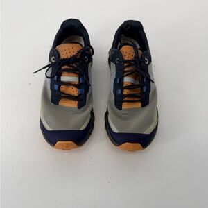 Women’s Size 8 On Cloud Tennis Shoes. Navy/Coral/White.